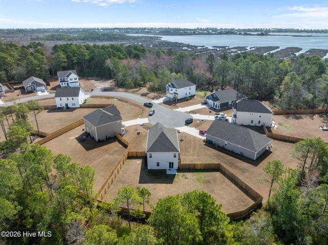 322 Royal Eagle Court, Sneads Ferry, NC 28460