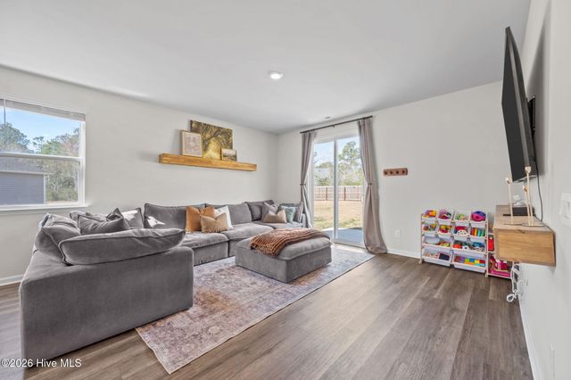 322 Royal Eagle Court, Sneads Ferry, NC 28460