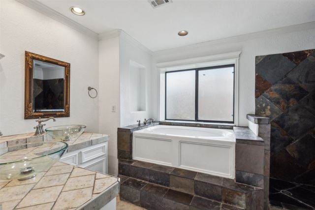 1107 Port Au Prince Drive, Arlington, TX 76012