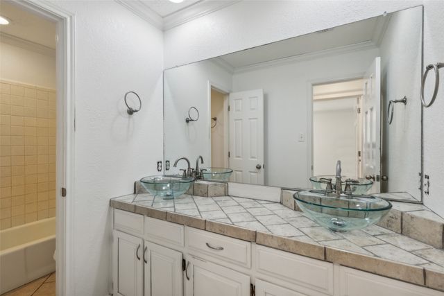 1107 Port Au Prince Drive, Arlington, TX 76012