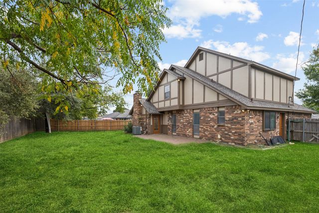 1107 Port Au Prince Drive, Arlington, TX 76012