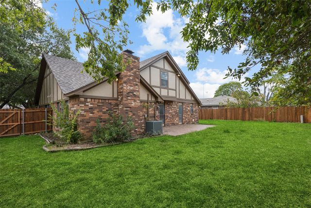 1107 Port Au Prince Drive, Arlington, TX 76012