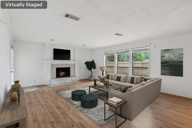1107 Port Au Prince Drive, Arlington, TX 76012