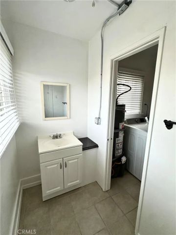 4656 Oakwood Ave, Los Angeles, CA 90004