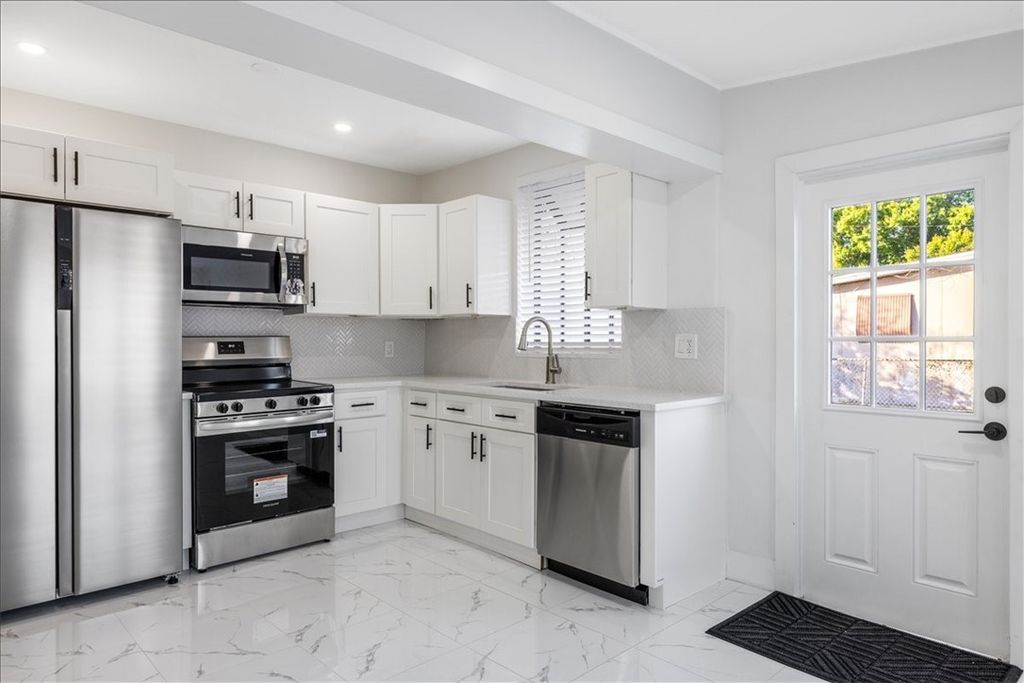 161 Celestia Court, Port St Lucie, FL 34983