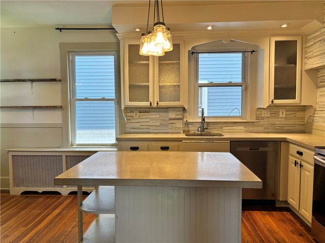 5 Ellwood Place, Newport, RI 02840
