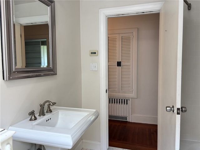 5 Ellwood Place, Newport, RI 02840
