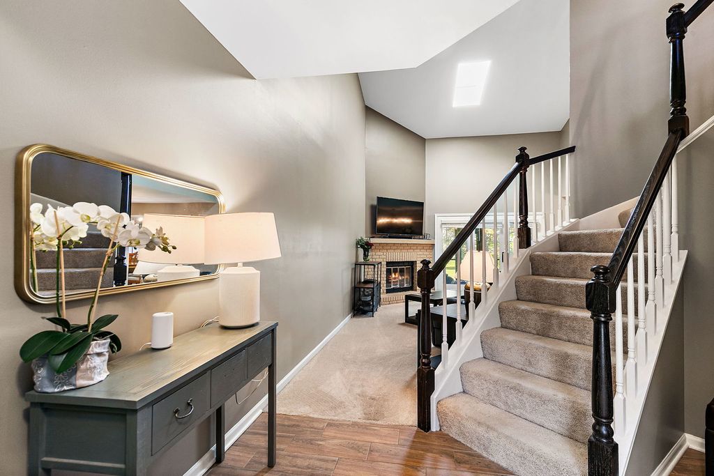 1606 Cypress Court, Hoffman Estates, IL 60169 — photo 4