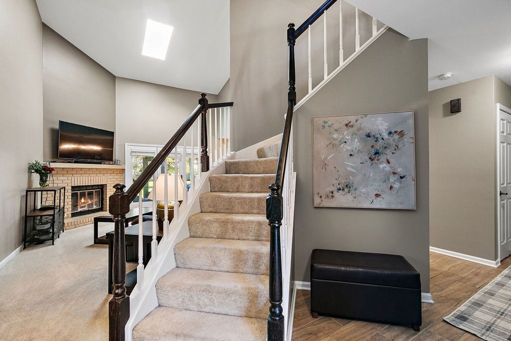 1606 Cypress Court, Hoffman Estates, IL 60169 — photo 5