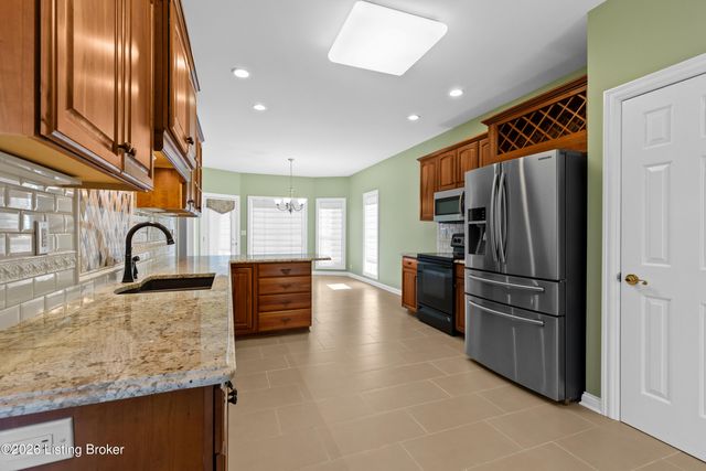 13809 High Trail Ct, Louisville, KY 40299