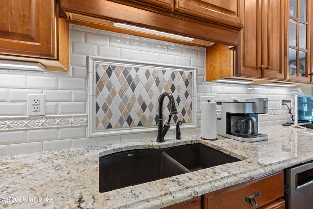 13809 High Trail Ct, Louisville, KY 40299