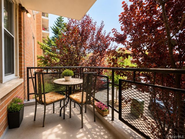 67-50 Thornton Place 1D, Forest Hills, NY 11375