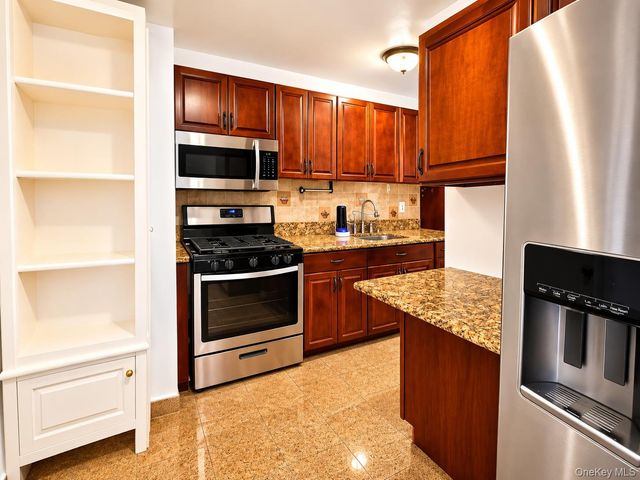 67-50 Thornton Place 1D, Forest Hills, NY 11375