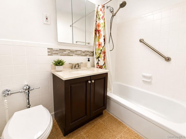 67-50 Thornton Place 1D, Forest Hills, NY 11375