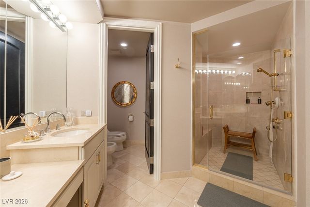 1 Hughes Center Drive 304, Las Vegas, NV 89169