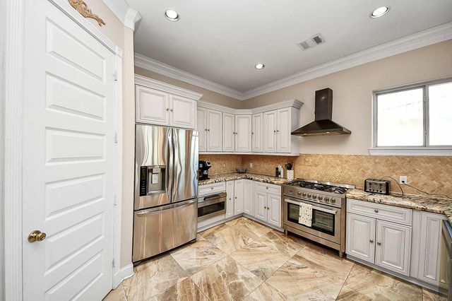 615 29th Street, Dickinson, TX 77539