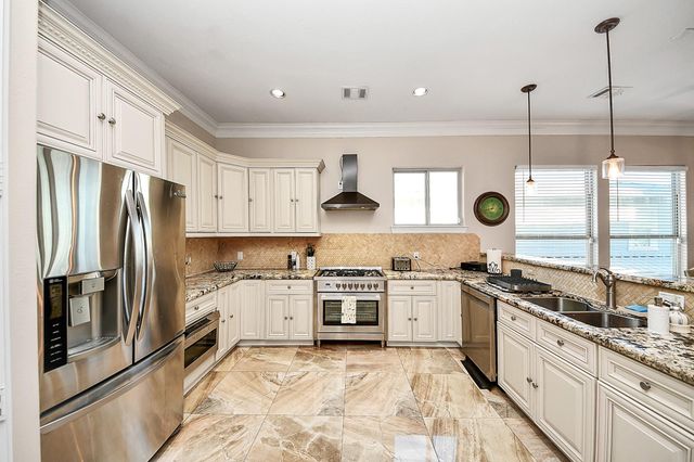 615 29th Street, Dickinson, TX 77539