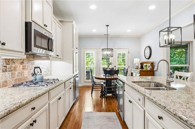 5455 Fishermans Cove, Gainesville, GA 30506