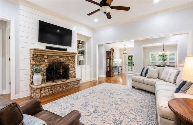 5455 Fishermans Cove, Gainesville, GA 30506