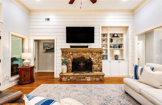5455 Fishermans Cove, Gainesville, GA 30506