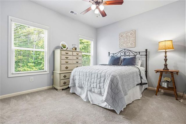 5455 Fishermans Cove, Gainesville, GA 30506