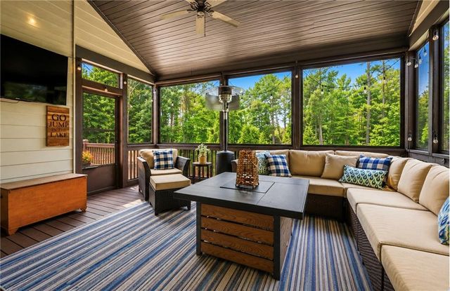 5455 Fishermans Cove, Gainesville, GA 30506