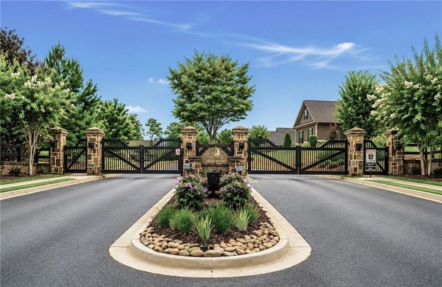 5455 Fishermans Cove, Gainesville, GA 30506