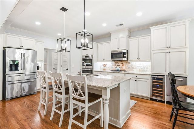 5455 Fishermans Cove, Gainesville, GA 30506