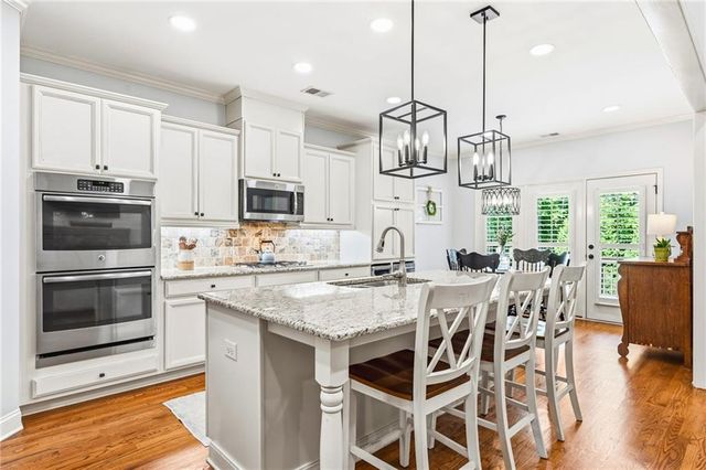 5455 Fishermans Cove, Gainesville, GA 30506