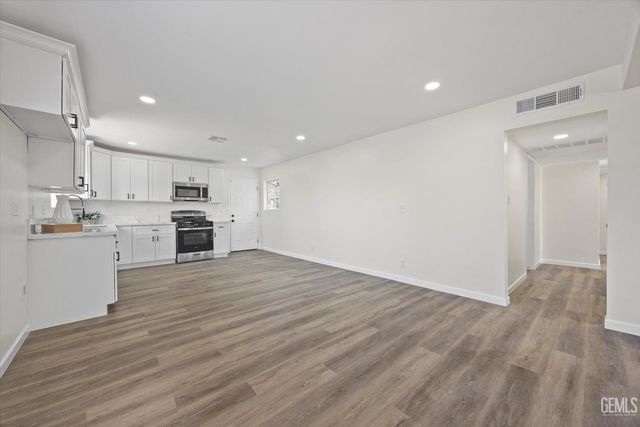 2814 College Avenue, Bakersfield, CA 93306