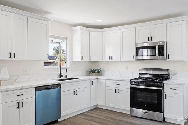 2814 College Avenue, Bakersfield, CA 93306