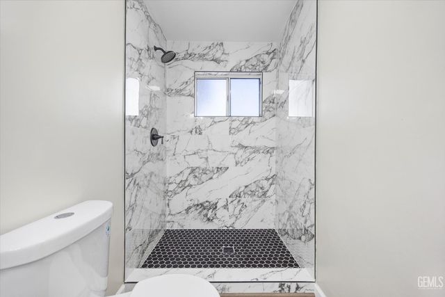 2814 College Avenue, Bakersfield, CA 93306