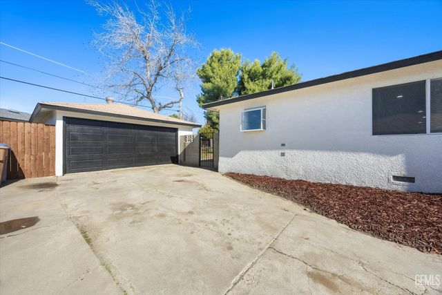 2814 College Avenue, Bakersfield, CA 93306