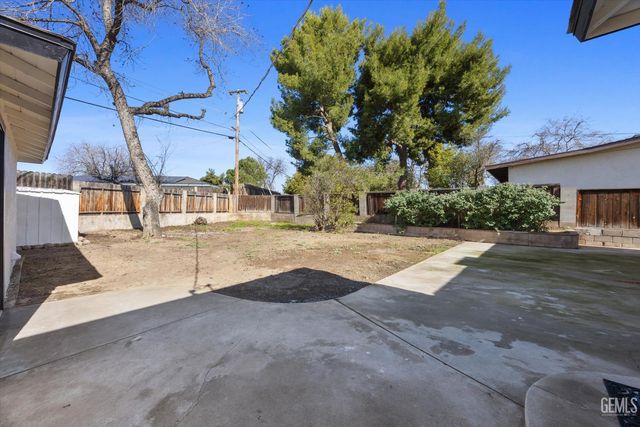 2814 College Avenue, Bakersfield, CA 93306