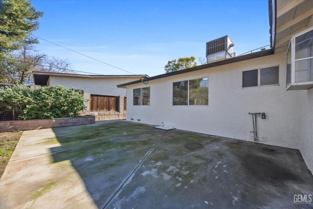 2814 College Avenue, Bakersfield, CA 93306