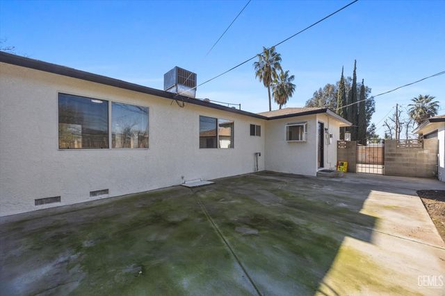 2814 College Avenue, Bakersfield, CA 93306