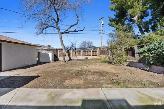 2814 College Avenue, Bakersfield, CA 93306