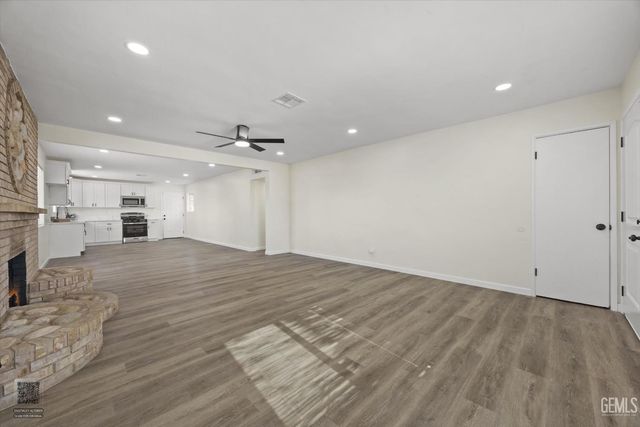 2814 College Avenue, Bakersfield, CA 93306