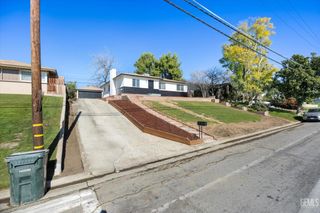 2814 College Avenue, Bakersfield, CA 93306