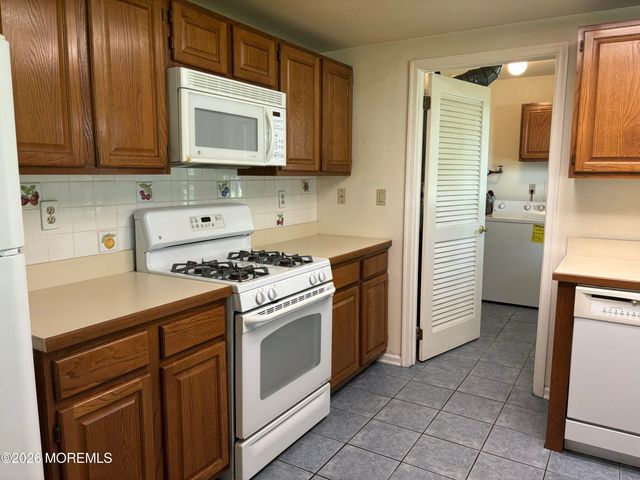 878 Winchester Court B, Manchester, NJ 08759