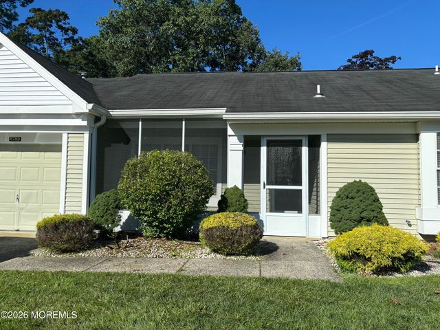 878 Winchester Court B, Manchester, NJ 08759
