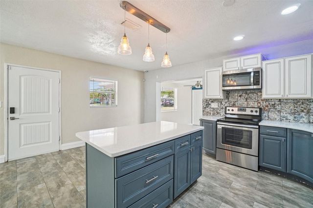 541 FIREFLY LANE, Apollo Beach, FL 33572