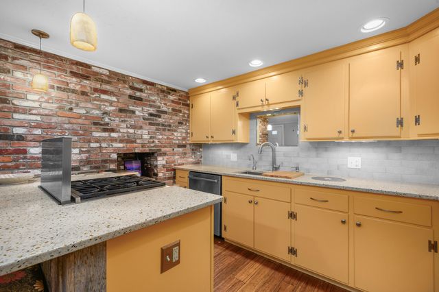 62 Hillside Drive, Centerville, MA 02632