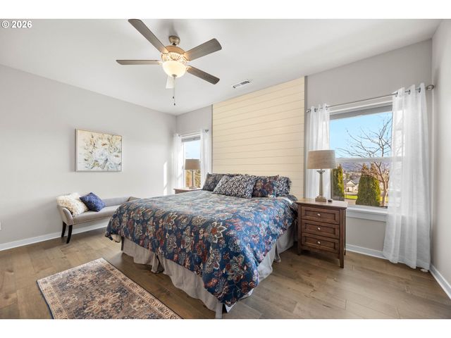 832 SAND PINES Ave, Sutherlin, OR 97479