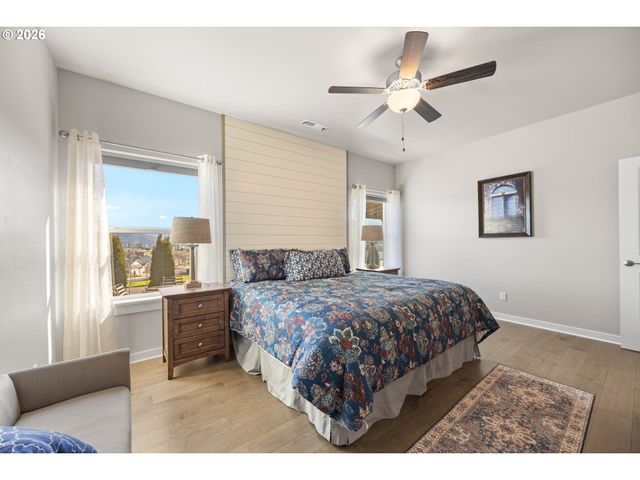 832 SAND PINES Ave, Sutherlin, OR 97479