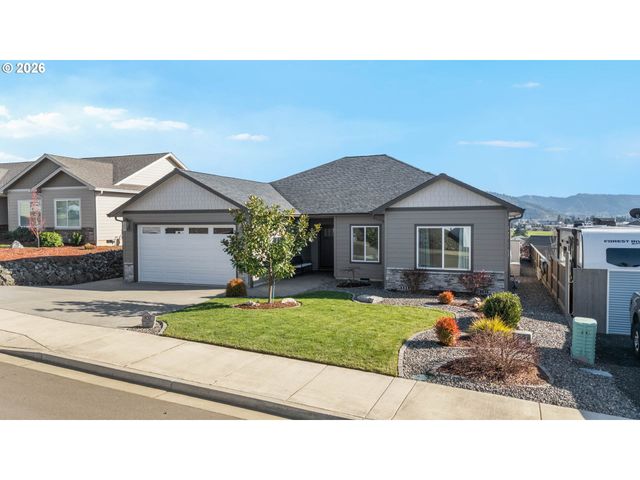 832 SAND PINES Ave, Sutherlin, OR 97479