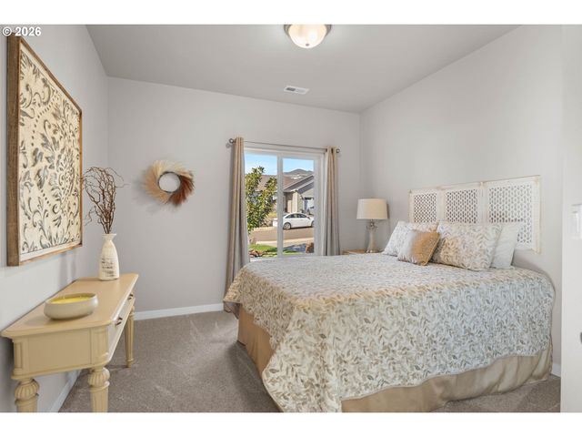 832 SAND PINES Ave, Sutherlin, OR 97479