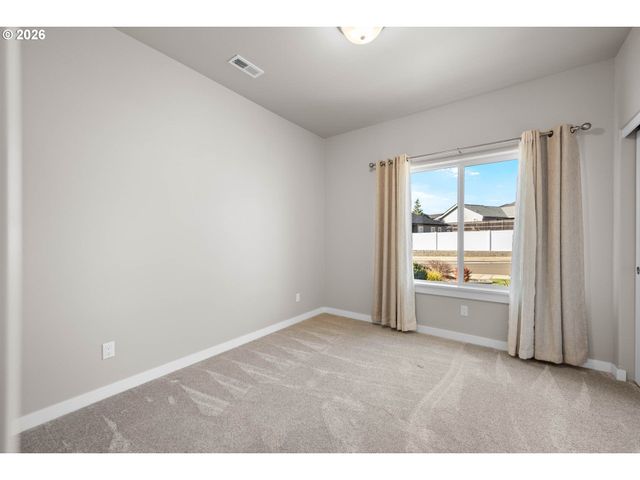 832 SAND PINES Ave, Sutherlin, OR 97479