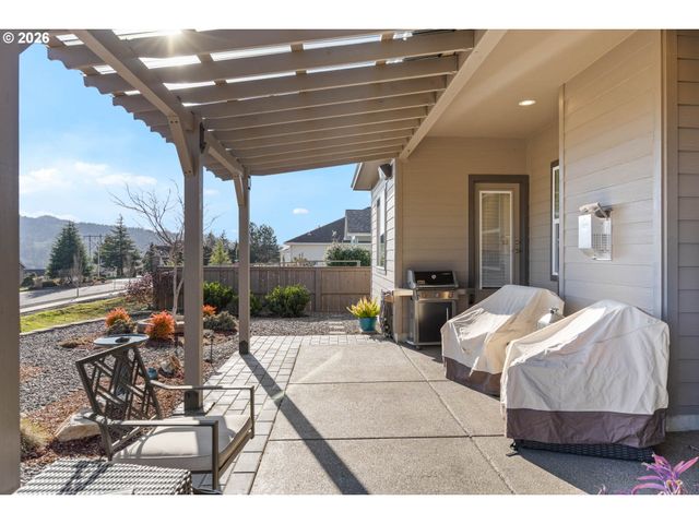 832 SAND PINES Ave, Sutherlin, OR 97479