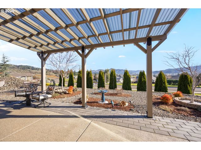 832 SAND PINES Ave, Sutherlin, OR 97479